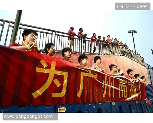 中国足球队队长的责任与挑战：引领球队走向辉煌的奋斗之路